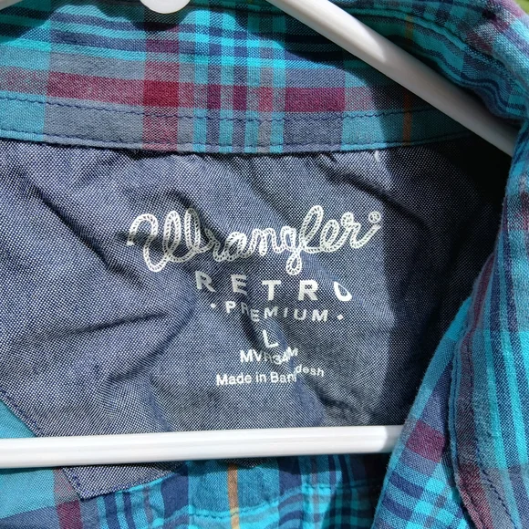 Wrangler Women's Blue and Red Plaid Button Down Shirt - Picture 3 of 4